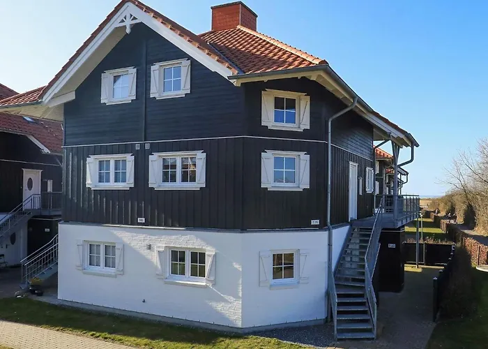 8 Person In Bogense-by Traum
